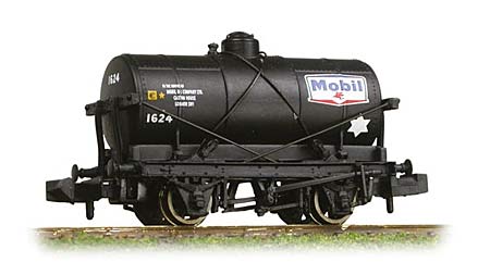 14 Ton Tank Wagon With Large Filler 'Mobil'