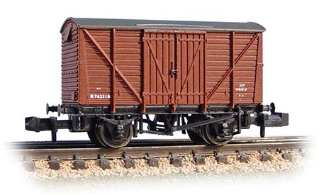 12 Ton Ventilated Van Planked Sides BR Bauxite (Early