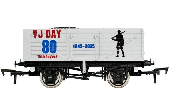 7 Plank Wagon VJ Day 80th Anniversary Army