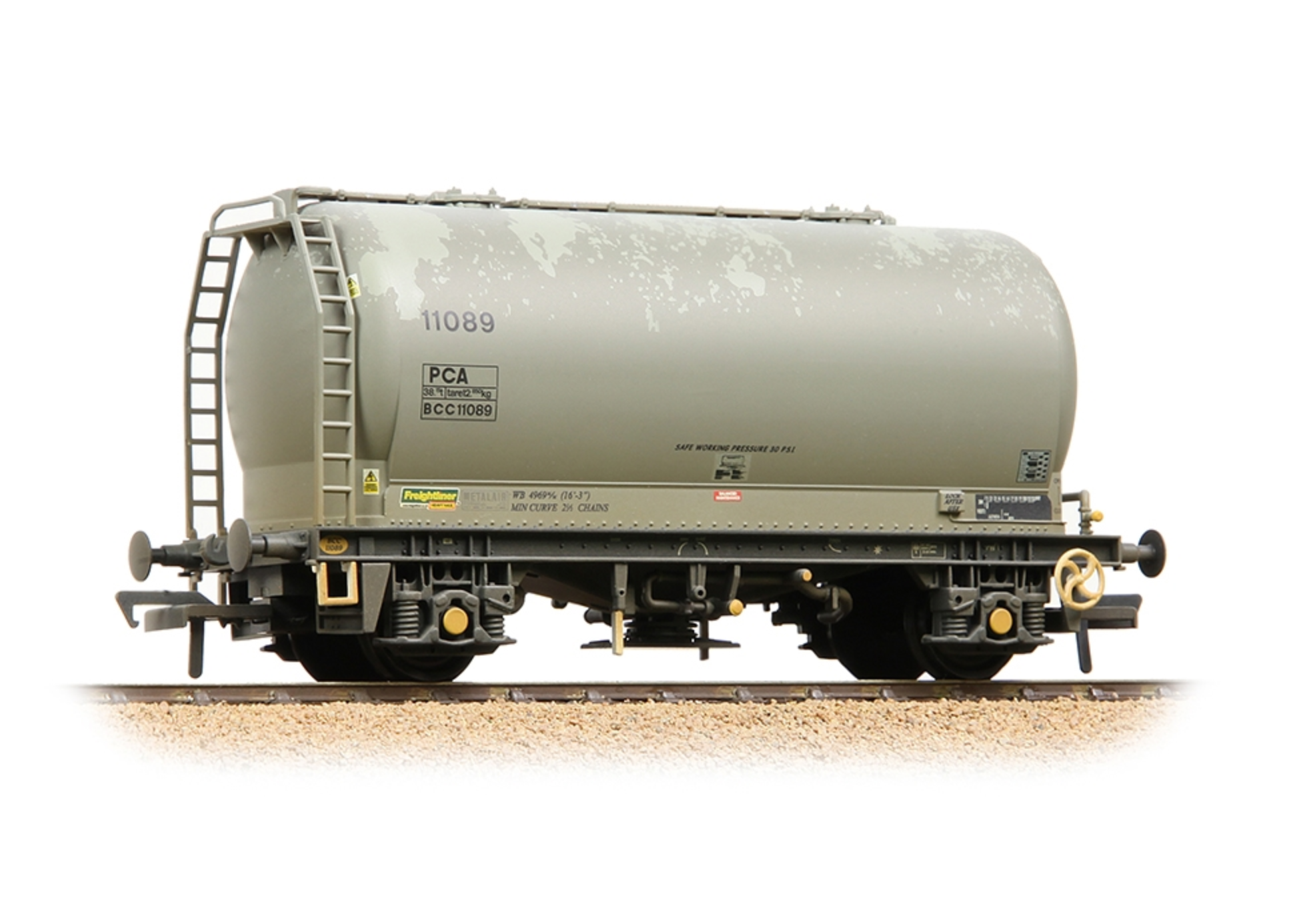 38-653A PCA Metalair Bulk Powder Wagon 'Freightliner Heavy Haul' Grey WEATHERED