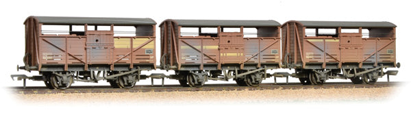 BR 8 Ton Cattle Wagon Weathered - 3 pack