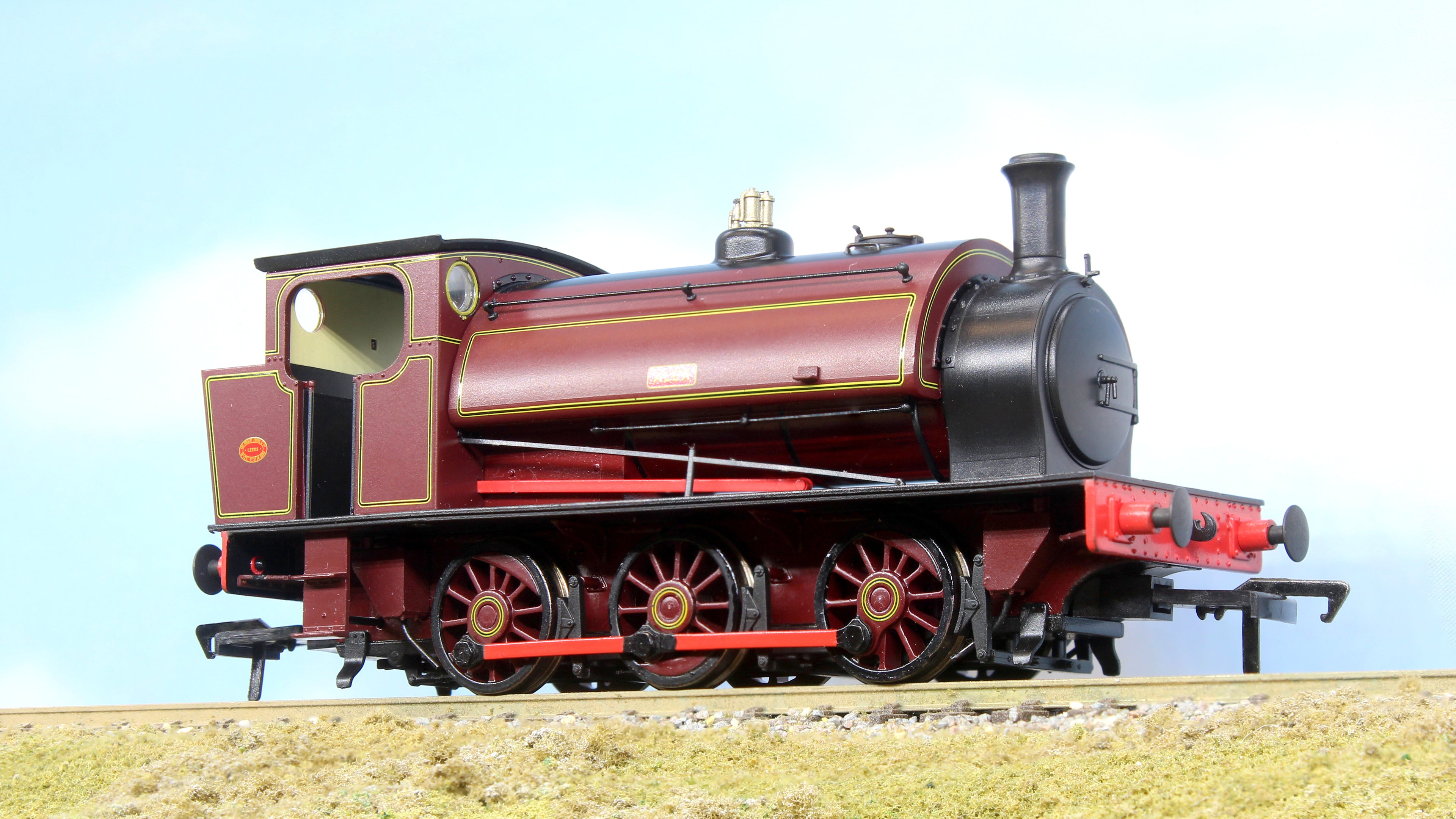 16" Hunslet "Alex" Oxfordshire Ironstone Lined Red