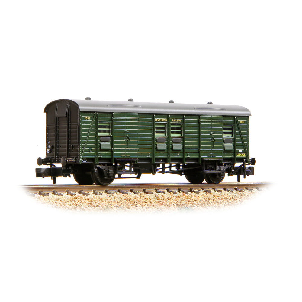 SR PLV Passenger Luggage Van SR Maunsell Green