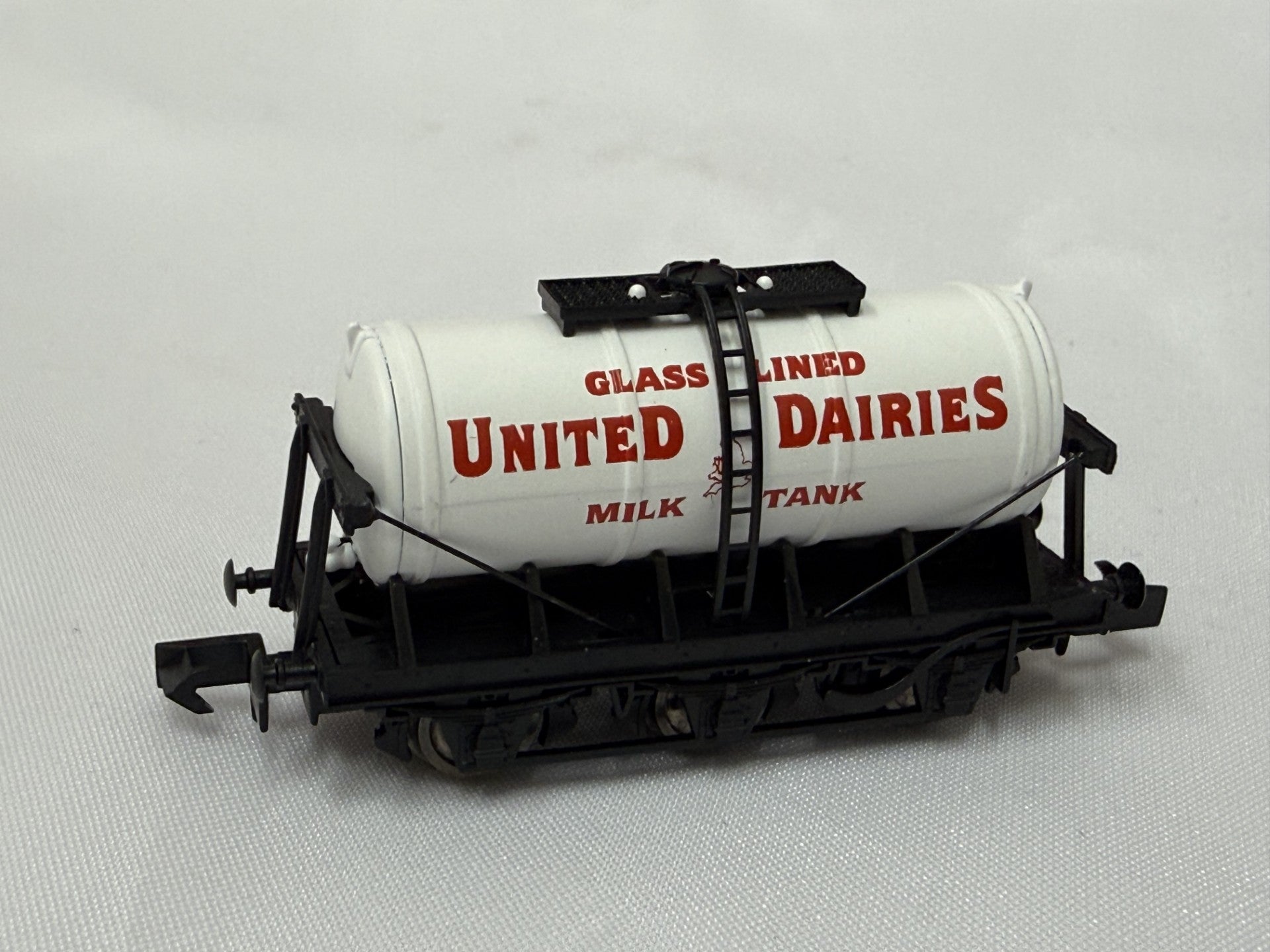 6 Wheel Milk Tanker United Dairies