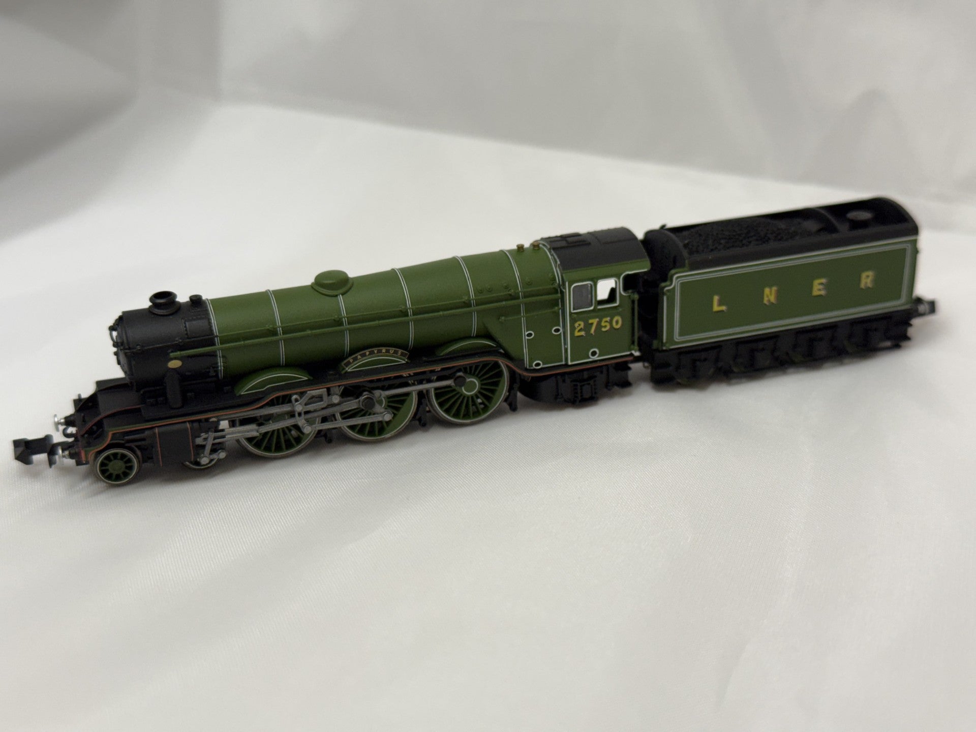 ND129B - Class A3 4-6-2 2750 'Papyrus' LNER Apple Green