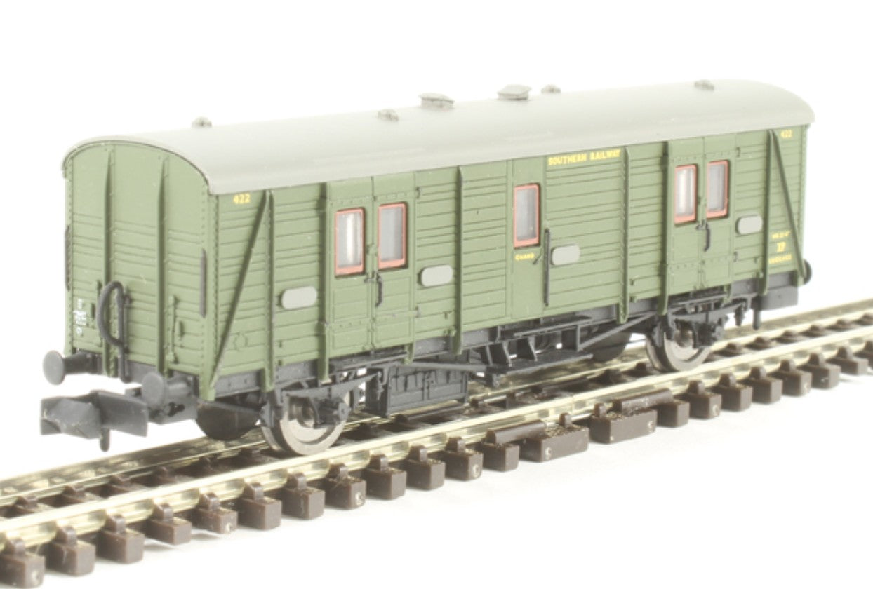 2P-012-203 - Maunsell SR Brake Van Lined Green 422