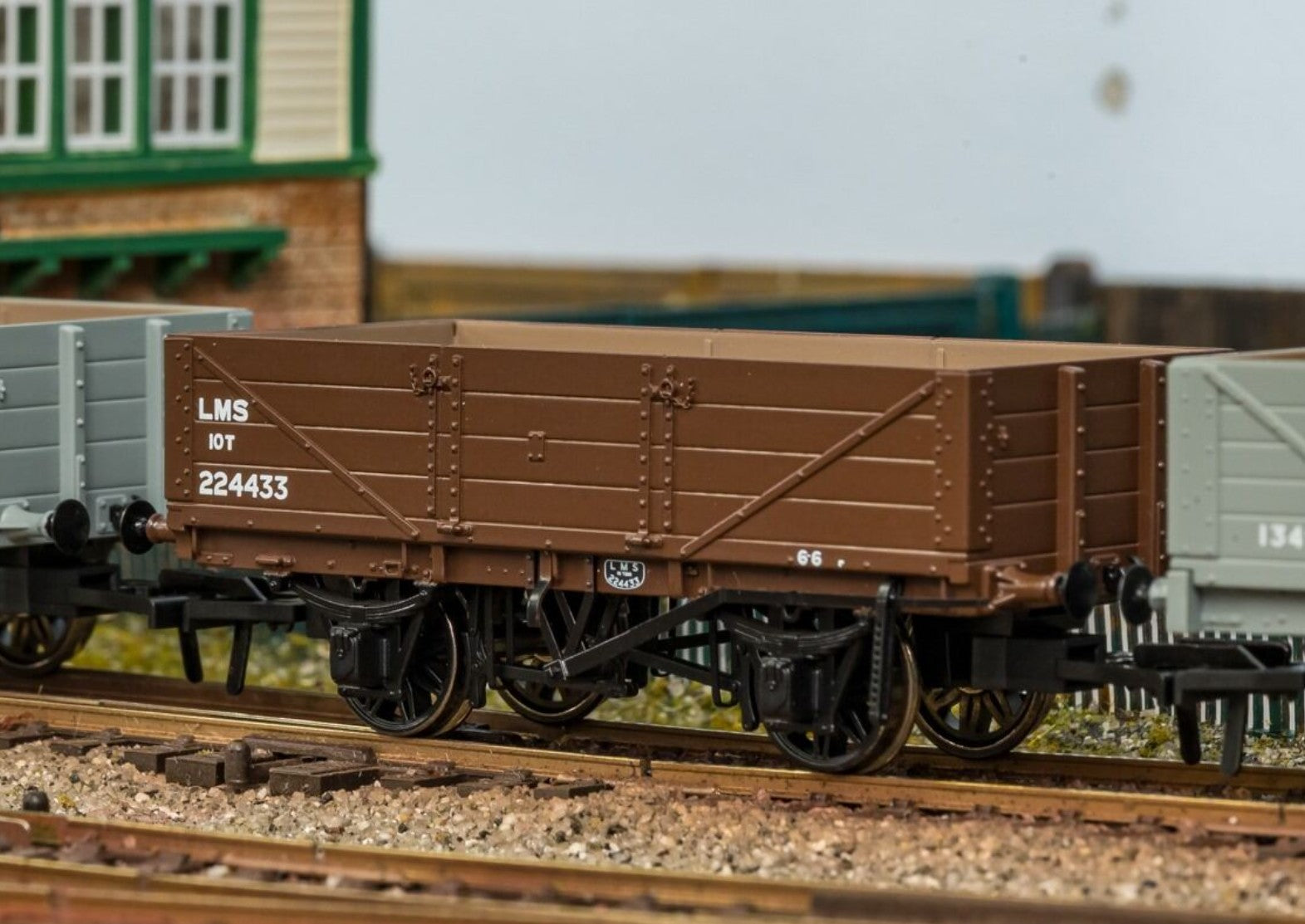 LNWR D84 4-Plank Open - No.224433 LMS Bauxite (post-1936)