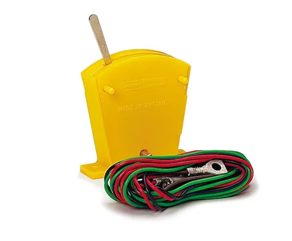 R046 - Two Way Lever Switch On/Off Yellow