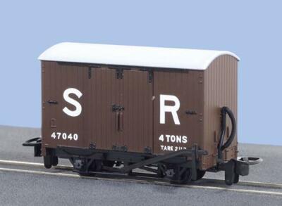 L&B 4 Wheel Box Van, SR Livery No.47040