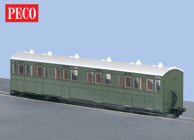 Composite Coach, Green Unlettered