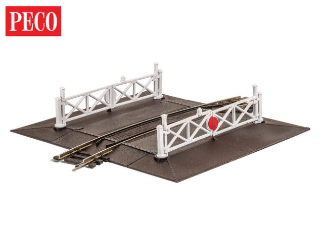Curved (No.2 Rad.) Level Crossing, complete with 2 ramp