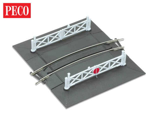 Curved (No.1 Rad.) Level Crossing, complete with 2 ramp