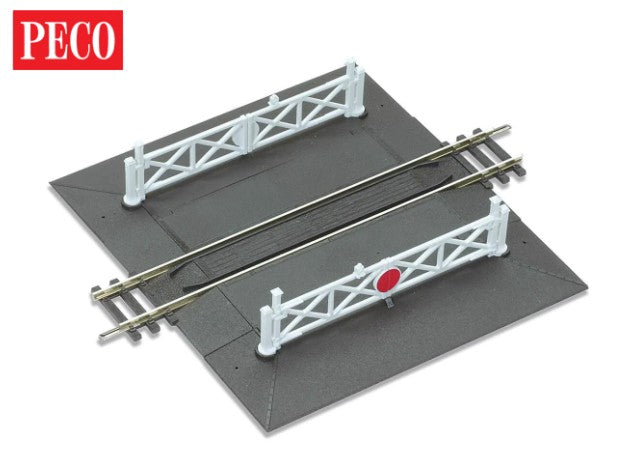 Straight Level Crossing, complete with 2 ramps & 4 gate